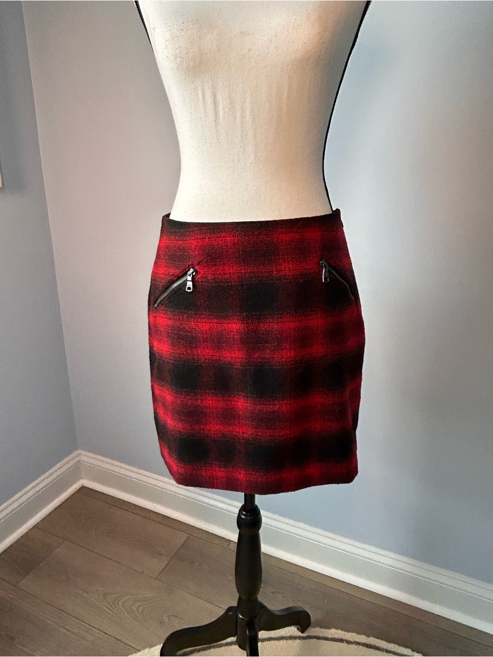 Banana republic black and red skirt. Size 2
